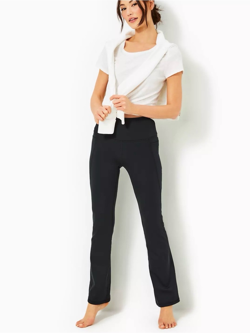 Lilly Pulitzer UPF 50+ Luxletic Flare
Legging with waist pocket. Size Large